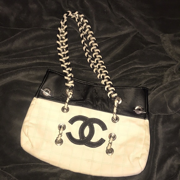 black and white chanel purse